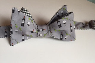Wine Print Bow Tie - grey