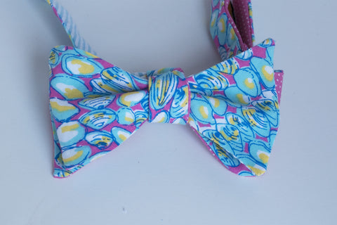 Designer Clamshells Bow Tie